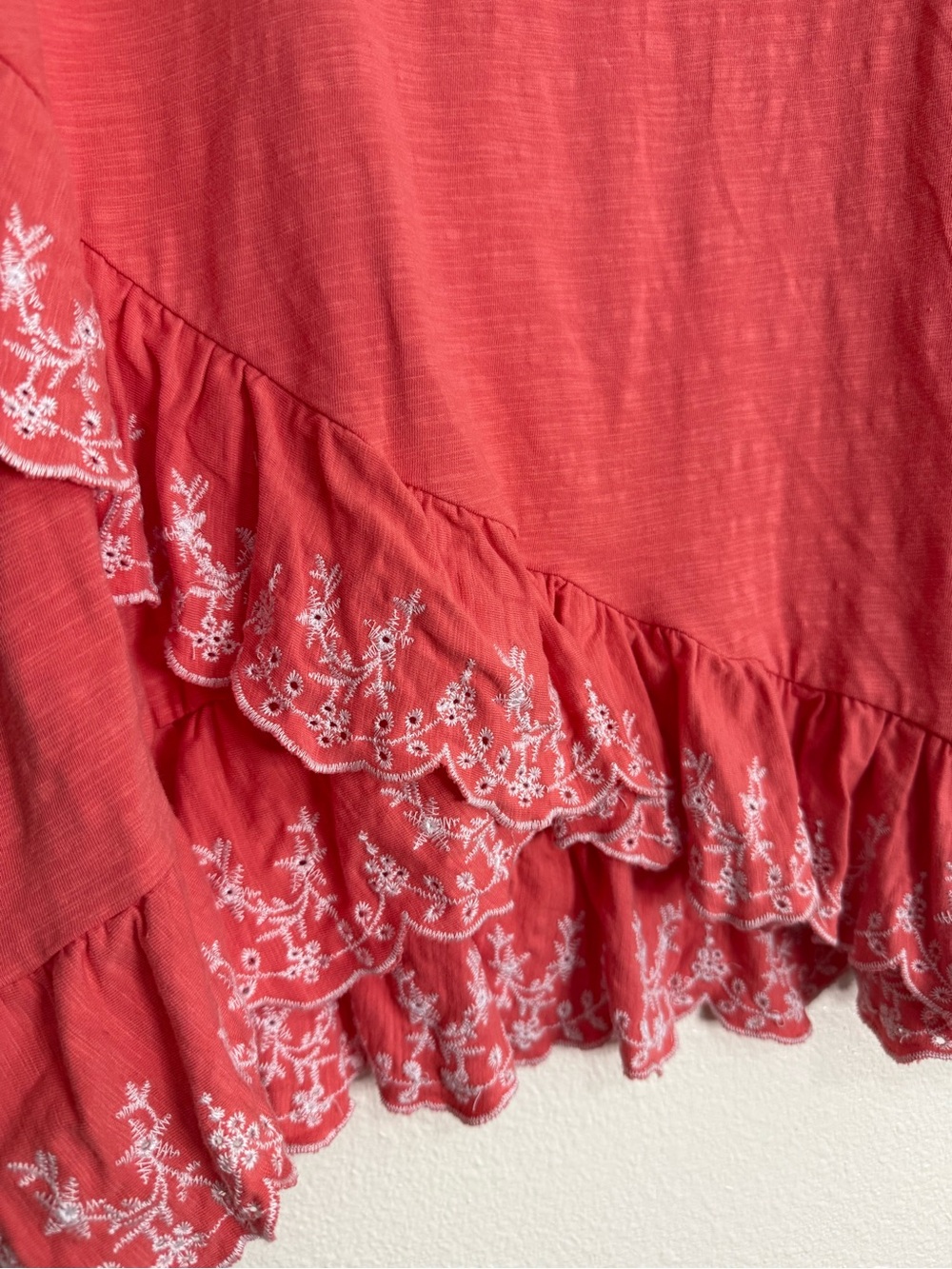 MATILDA JANE Coral Ruffle Embroidered Hem Short Sleeve Top Sz M - Picture 5 of 8